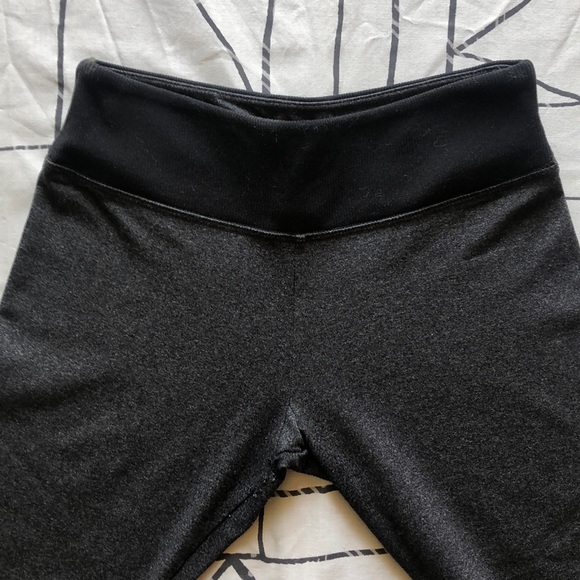 Color-blocked leggings from Jala Clothing. - Picture 5 of 7